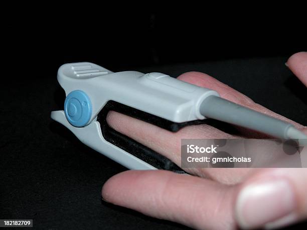 Foto de Pulse e mais fotos de stock de Dedo humano - Dedo humano, Doença, Doutor