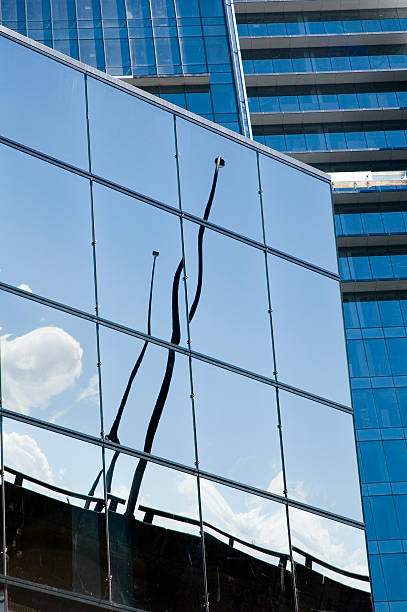 reflexo da cidade - reflection glass surrounding wall urban scene - fotografias e filmes do acervo
