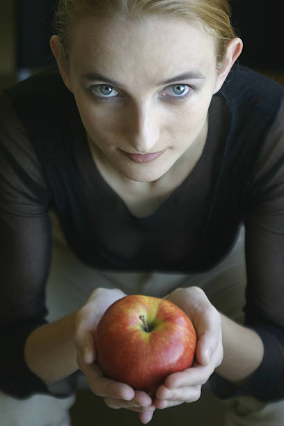 Mujer con apple - foto de stock