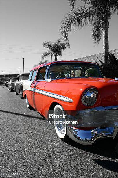 Zeile Der Klassische Autos Stockfoto und mehr Bilder von Am Rand - Am Rand, Auto, Autoscheinwerfer