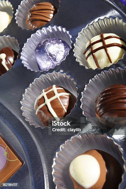 Chocolat Bollo Relleno De Chocolate Foto de stock y más banco de imágenes de Adicción - Adicción, Alimento, Chocolate