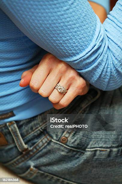 Anillo De Bodas Foto de stock y más banco de imágenes de Adulto - Adulto, Amor - Sentimiento, Anillo - Joya