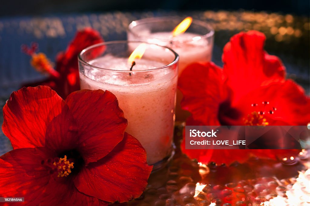 Hibiskus und Kerzen - Lizenzfrei Alternative Behandlungsmethode Stock-Foto