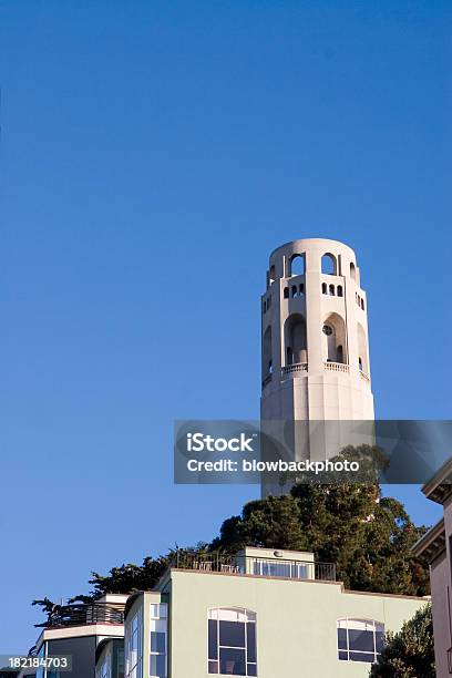 Photo libre de droit de De San Francisco Coit Tower banque d'images et plus d'images libres de droit de Destination de voyage - Destination de voyage, San Francisco - Californie, Art déco