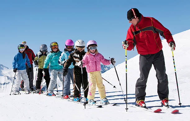 école de ski - protective suit photos et images de collection