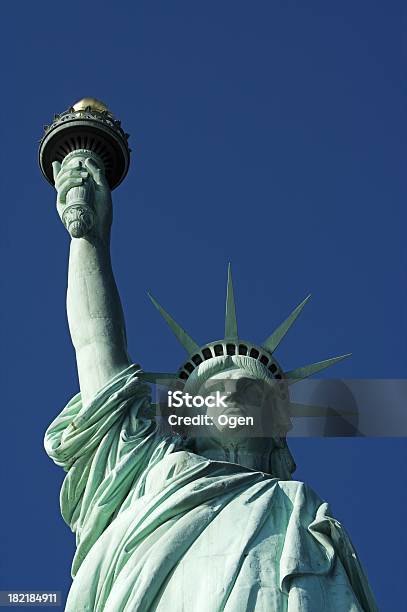 Estatua De La Libertadvista De La Parte Superior Del Cuerpo Y Linterna Foto de stock y más banco de imágenes de Antorcha