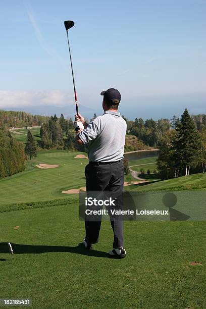 Foto de Golfista Em Um Verde e mais fotos de stock de Adulto - Adulto, Ajardinado, Atividade