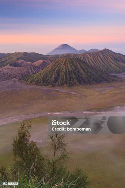 Foto de Montanha Bromo Vulcão e mais fotos de stock de Atividade - Atividade, Aventura, Caldeira - Cratera vulcânica