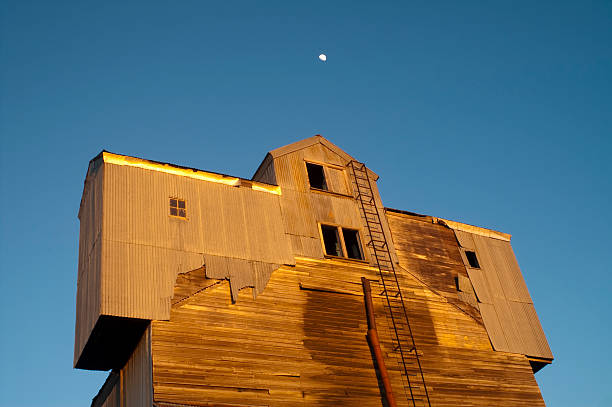istock Night Falls Sunset Unusual Barn Blue Sky Moon Shine 182186645