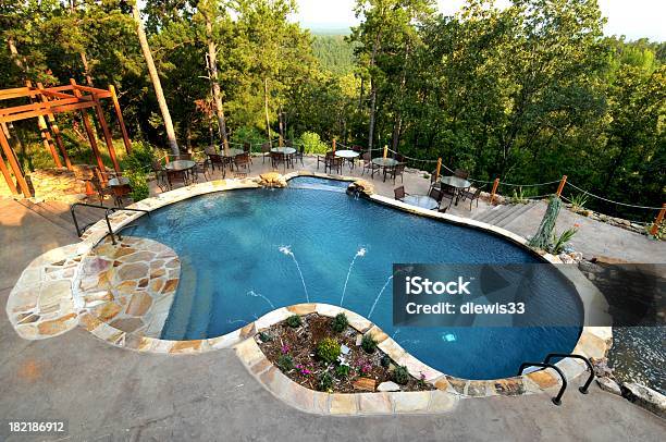 La Piscina Foto de stock y más banco de imágenes de Fuente - Estructura creada por el hombre - Fuente - Estructura creada por el hombre, Piscina, Agua