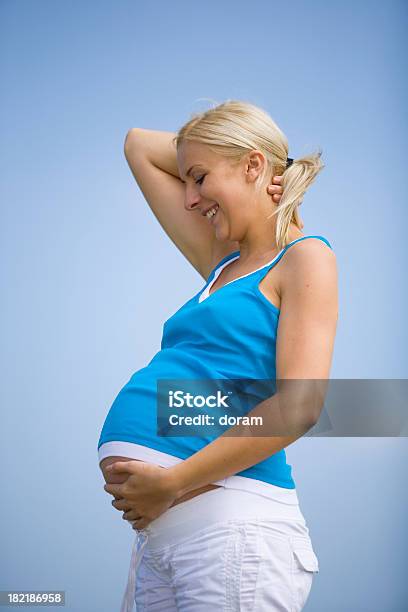 Foto de Mulher Grávida e mais fotos de stock de Abdome - Abdome, Abdômen Humano, Adulto