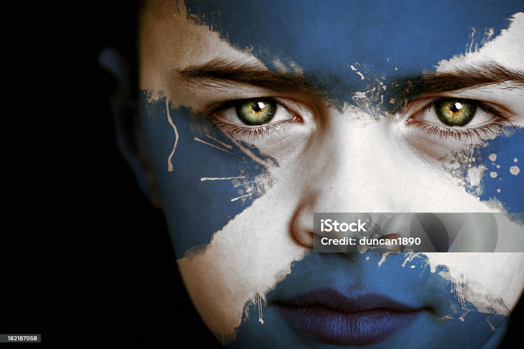 Scottish niño con la bandera de Escocia - Foto de stock de Cara humana libre de derechos