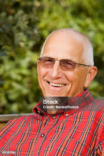 Foto de Feliz Homem Sênior Com Um Sorriso e mais fotos de stock de 60 Anos - 60 Anos, 70 anos, Adulto