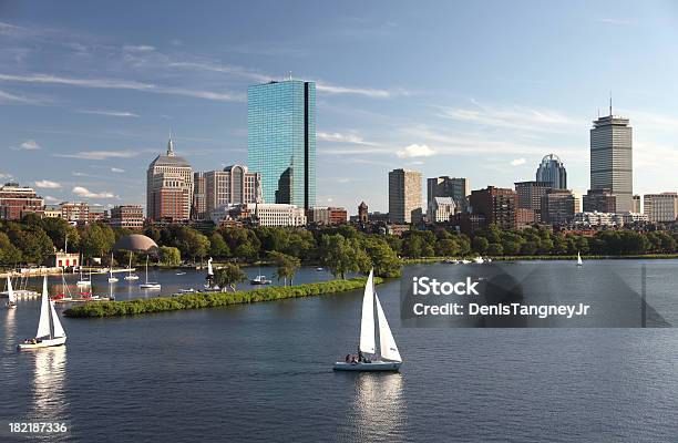 Vela A Boston - Fotografie stock e altre immagini di Ambientazione esterna - Ambientazione esterna, Andare in barca a vela, Architettura