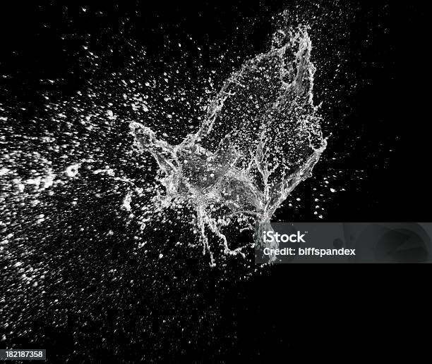 Esplodere Acqua 2 - Fotografie stock e altre immagini di Acqua - Acqua, Sfondo nero, Esplodere