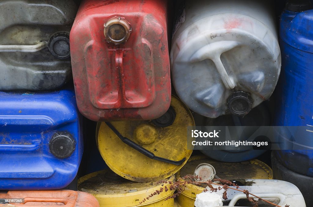 Brudny olej pojemniki - Zbiór zdjęć royalty-free (Odpady)