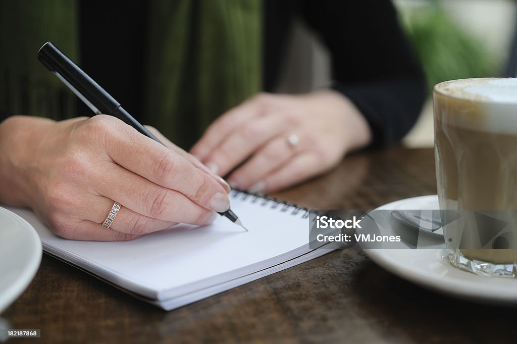 Femme d'affaires écrire des Notes - Photo de Adulte libre de droits