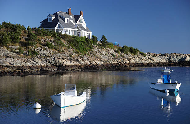 coastal hogar en newport, rhode island - rhode island fotografías e imágenes de stock