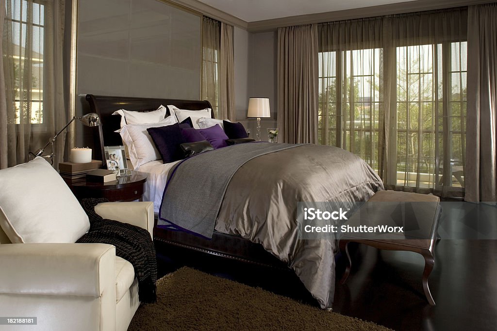 Moderna camera da letto - Foto stock royalty-free di Bianco