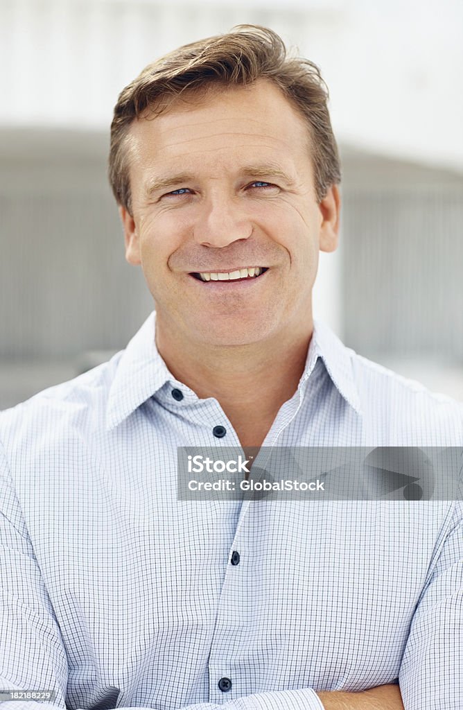 Porträt eines zuversichtlich business Mann lächelt - Lizenzfrei 40-44 Jahre Stock-Foto