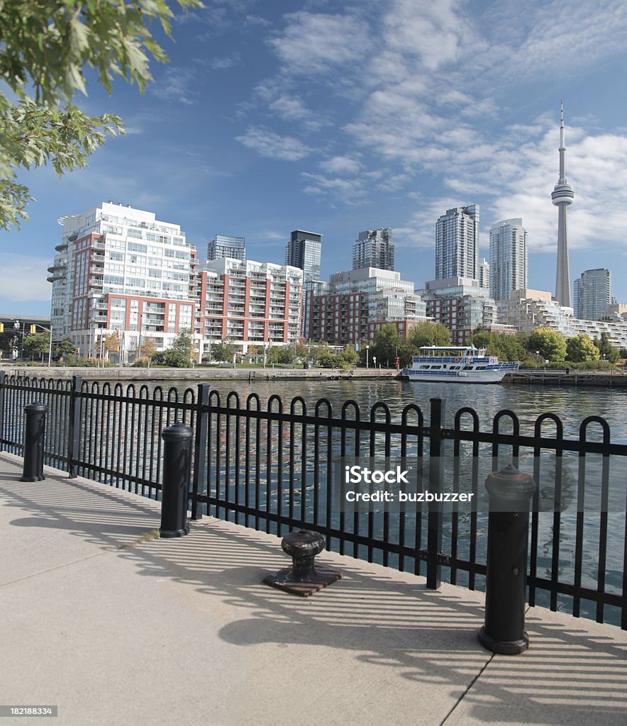 Hermosa de la ciudad de Toronto Lakeshore - Foto de stock de Puerto libre de derechos