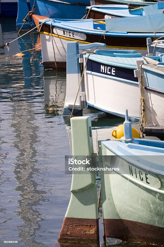 Лодки в Ницце - Стоковые фото Гавань роялти-фри