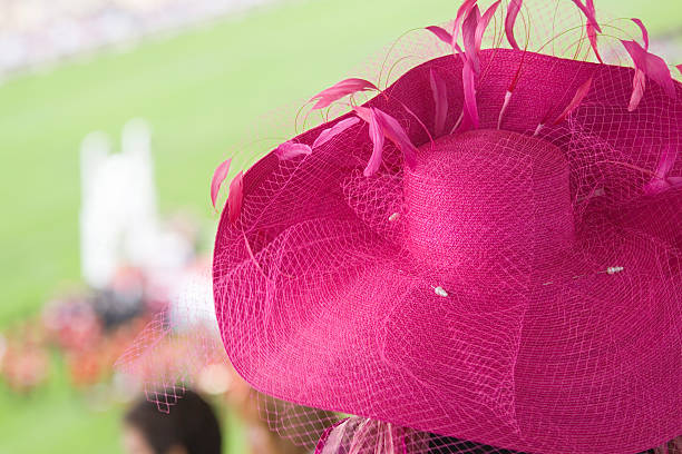 moda en las carreras - ascot fotografías e imágenes de stock