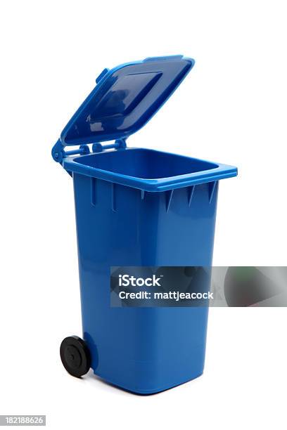 Голубой Мусорный Контейнер — стоковые фотографии и другие картинки Синий - Синий, Чан для мусора, Мусорный контейнер