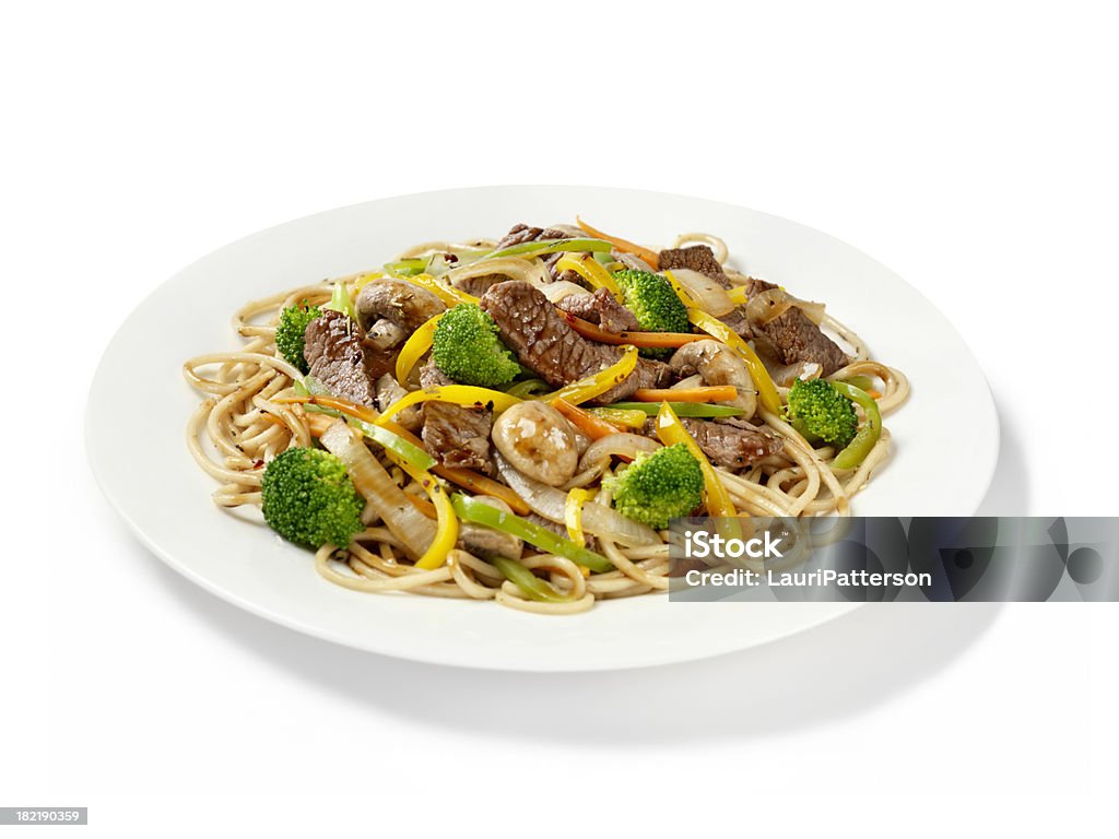 Szechuan carne de res con fideos - Foto de stock de Comida china libre de derechos