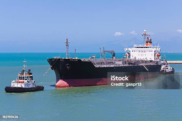 Foto de Ação No Porto e mais fotos de stock de Navio rebocador - Navio rebocador, Petroleiro, Mar