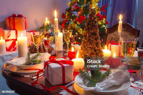 Nadszedł Czas Na Obiad Bożego Narodzenia - zdjęcia stockowe i więcej obrazów Aranżacja - Aranżacja, Aranżować, Bez ludzi