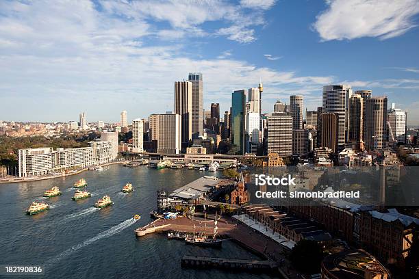 Foto de Sydney Balsas São Ir e mais fotos de stock de Alto - Descrição Geral - Alto - Descrição Geral, Austrália, Barco de passageiros