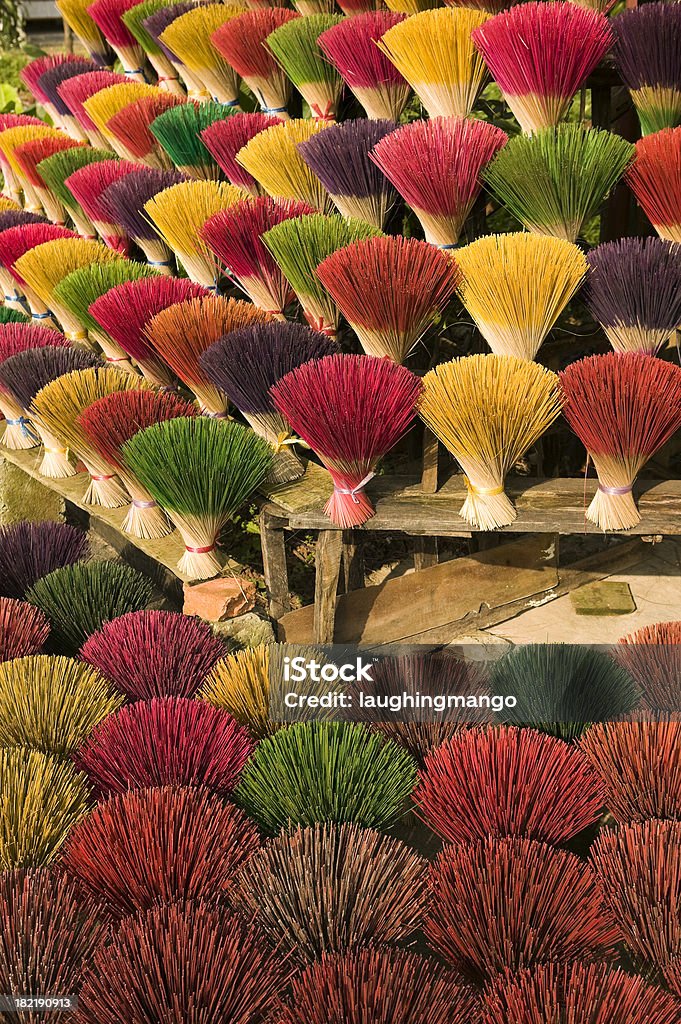 joss incenso stick tonalità vietnam ad asciugatura rapida - Foto stock royalty-free di Incenso