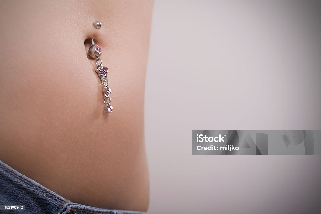 Ombelico - Foto stock royalty-free di A petto nudo