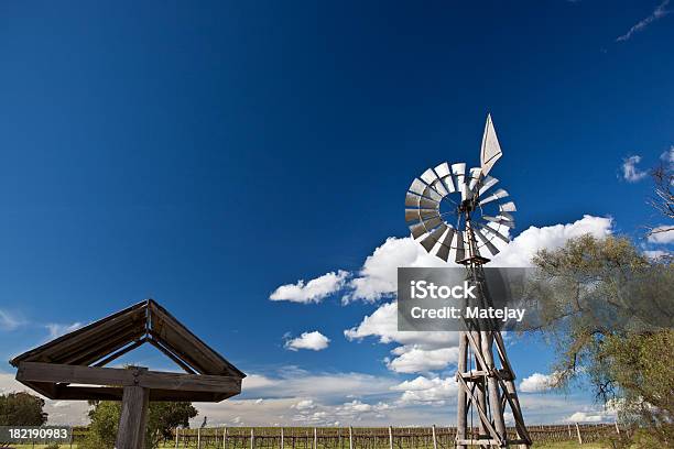 Australian Deserto Australiano - Fotografias de stock e mais imagens de Território do Norte - Território do Norte, Turbina Eólica, Anoitecer
