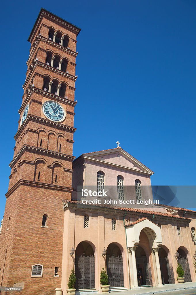 Campanile romanico e il Church-Versione 2 - Foto stock royalty-free di Cattolicesimo