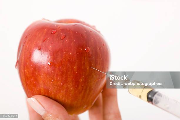 Wissenschaftler Spritzen Apple Stockfoto und mehr Bilder von Apfel - Apfel, Arbeiten, Bildkomposition und Technik