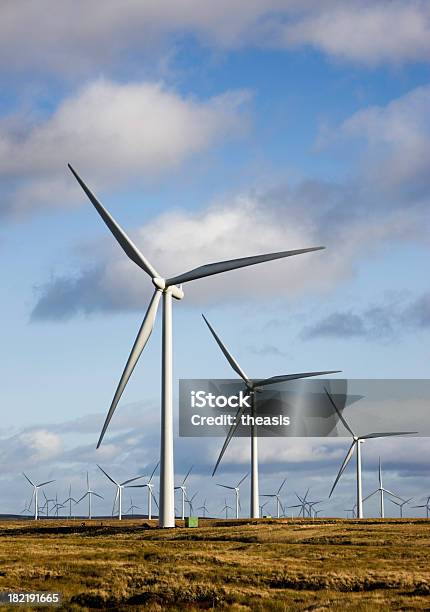 Turbinas Eólicas Foto de stock y más banco de imágenes de Aerogenerador - Aerogenerador, Escocia, Aire libre