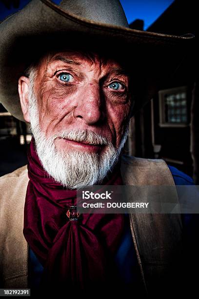 Foto de Cowboy e mais fotos de stock de 70 anos - 70 anos, Adulto, Antigo