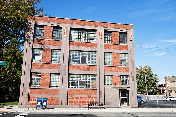 istock Vintage Commercial Building in Chicago Far North Side 182192574