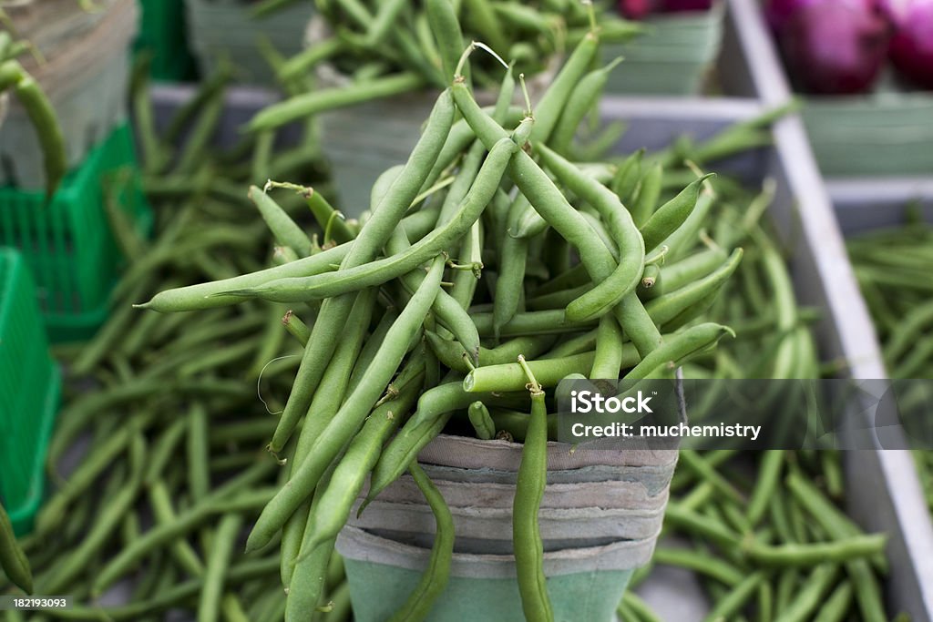 Haufen grüne Bohnen im Farmer's Market - Lizenzfrei Bauernmarkt Stock-Foto