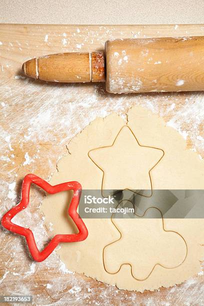 Hornear Galletas De Navidad Foto de stock y más banco de imágenes de Alimento - Alimento, Celebración - Acontecimiento, Comidas y bebidas