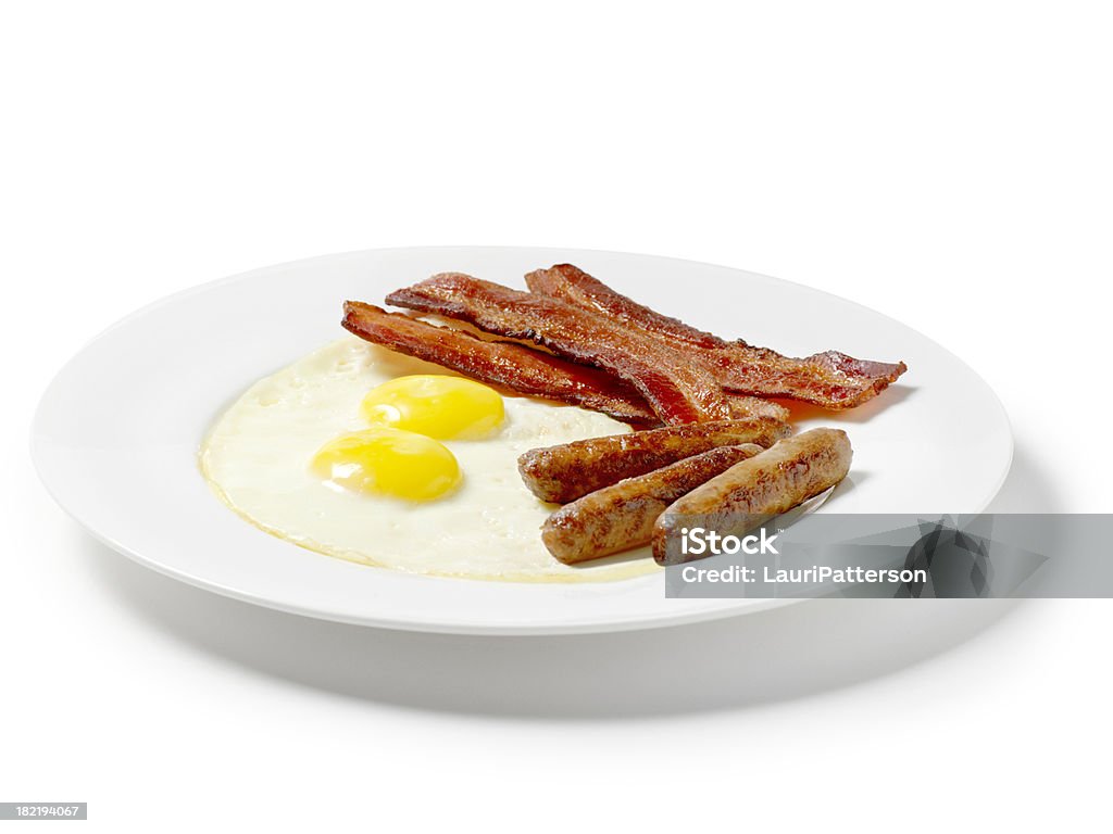 Œufs frits accompagnés de saucisse et de Bacon - Photo de Bacon libre de droits