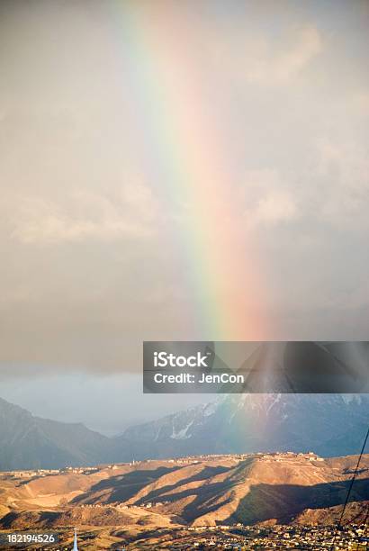 Rainbow - zdjęcia stockowe i więcej obrazów Every Cloud Has A Silver Lining - powiedzenie angielskie - Every Cloud Has A Silver Lining - powiedzenie angielskie, Niebo - Zjawisko naturalne, Otwierać