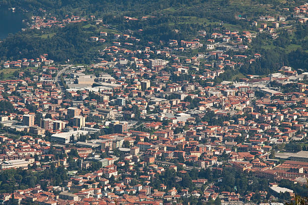 istock Suburban village, Como Lake, Italy 182194842