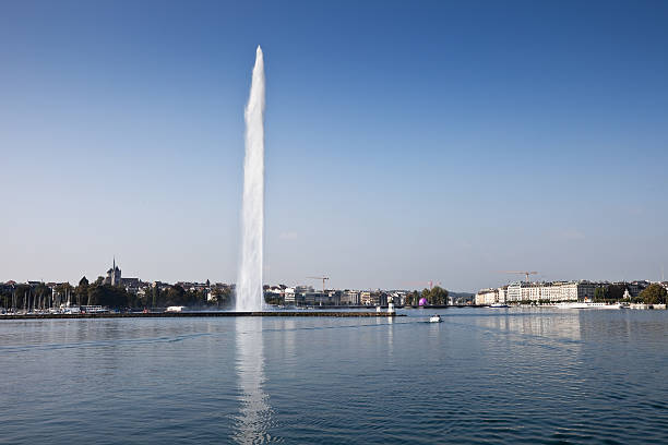 fontaine historique et du lac de genève - natural landmark famous place travel destinations nature photos et images de collection