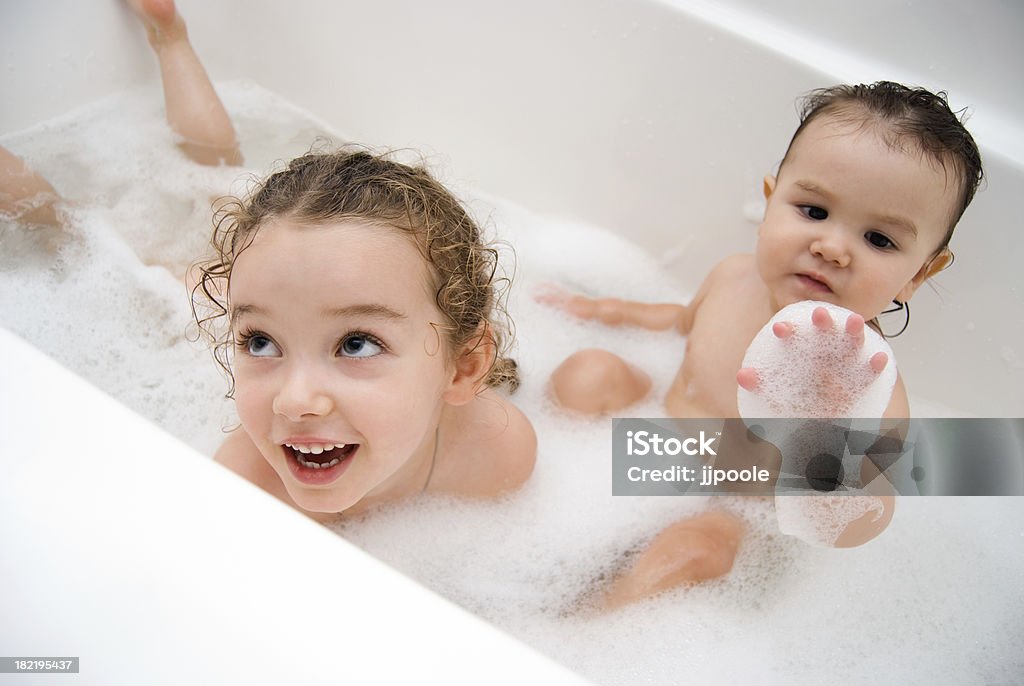 Siostry w kąpieli - Zbiór zdjęć royalty-free (Dziecko)