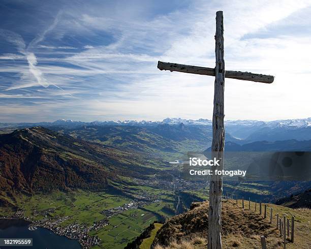 Mtrgi - Fotografias de stock e mais imagens de Admirar a Vista - Admirar a Vista, Alpes Europeus, Alpes suíços