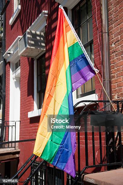 Bandiera Arcobaleno Di New York City Christopher Street Giorno - Fotografie stock e altre immagini di Pendere