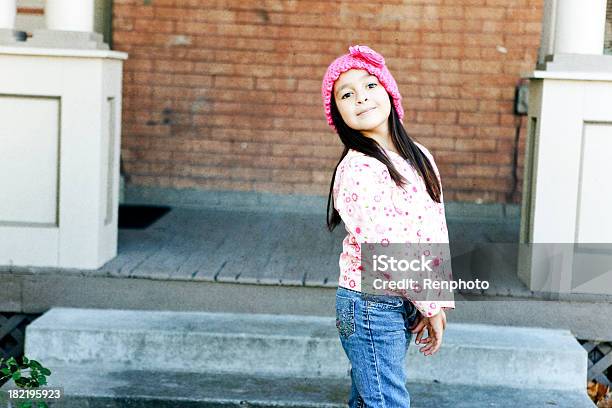 Милая Маленькая Девочка — стоковые фотографии и другие картинки Выборочная фокусировка - Выборочная фокусировка, Горизонтальный, Девочки